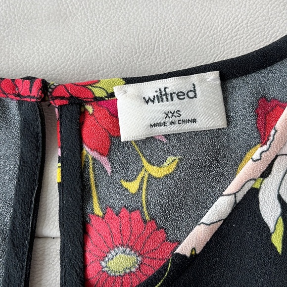 Aritzia Wilfred Cambrai Blouse.  Size XXS - Picture 2 of 3